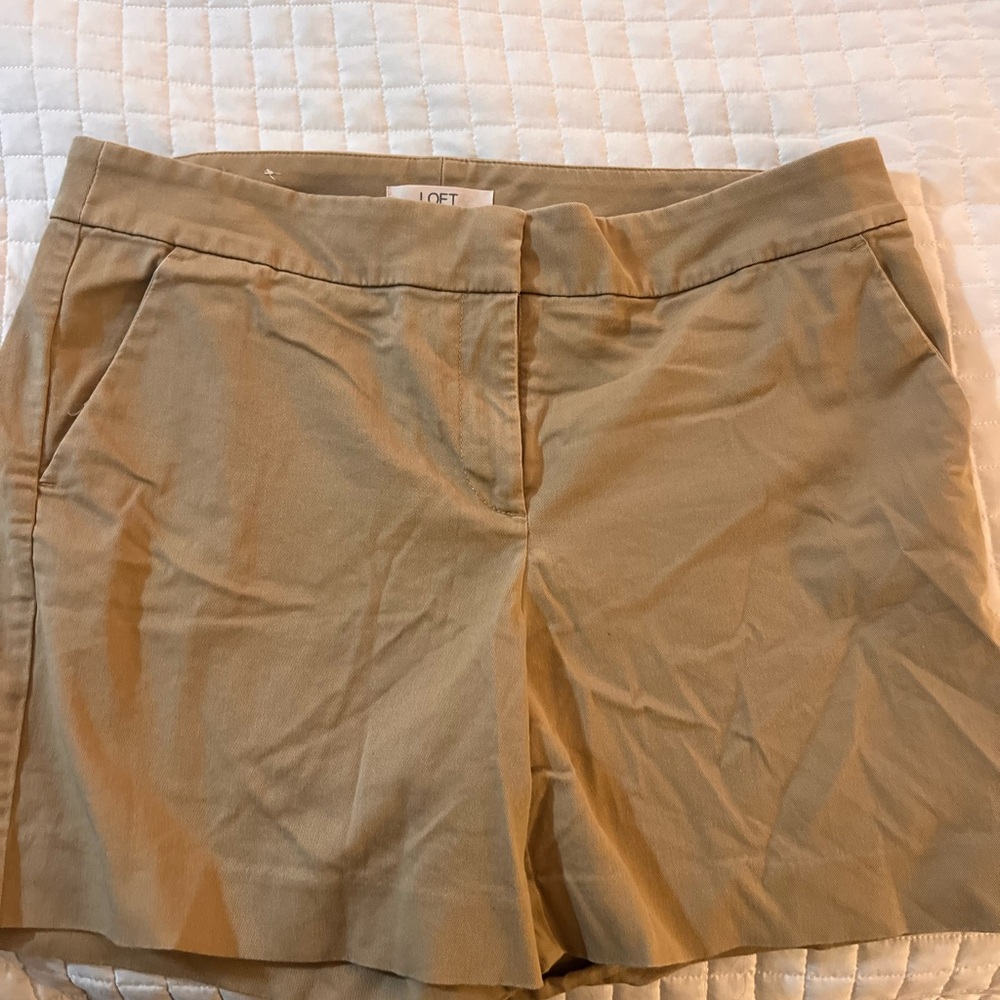 LOFT Women's Tan Shorts